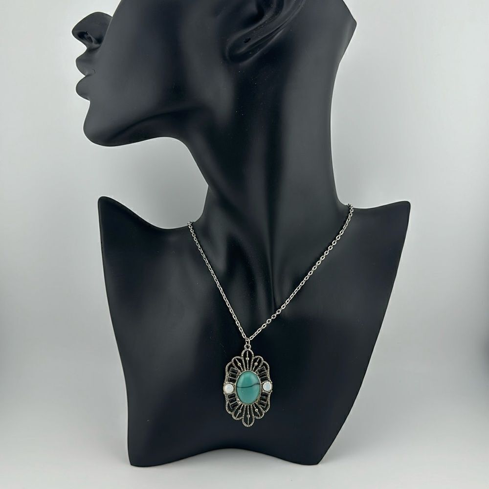 Costume jewelry turquoise style necklace